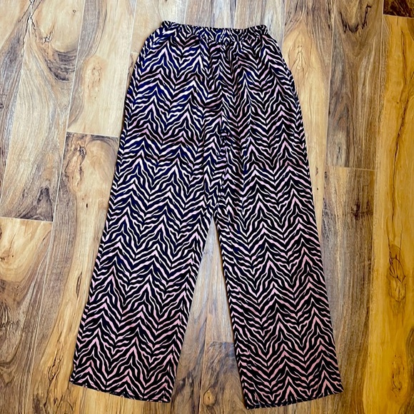 NWOT MISSGUIDED PETITE Silky Animal Print Pant Stripe // Brown + Black // Size 4 - Picture 1 of 6